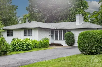 3 Ashford Drive, Bells Corners And South To Fallowfield, On K2h 6v4