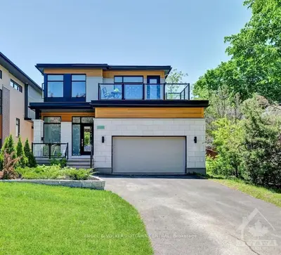 2296 Lawn Avenue, Woodroffe, On K2b 7b4