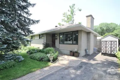 1259 RIDEOUT Crescent, Parkway Park - Queensway Terrace S and Area, ON K2C 2X9