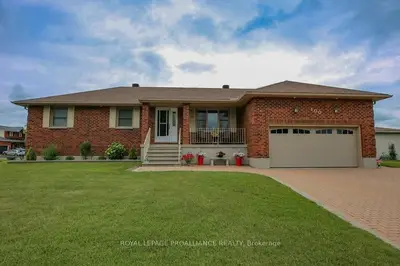 100 MACKENZIE Street, Brockville, ON K6V 6Z8