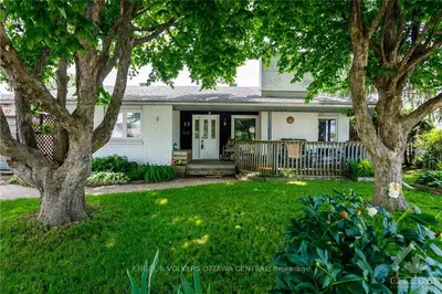 17 BIRCHVIEW Road, Meadowlands - Crestview and Area, ON K2G 3G3