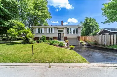 2004 Woodglen Crescent, Beacon Hill North - South And Area, On K1j 6g4