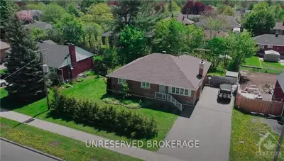 162 MEADOWLANDS Drive W, Meadowlands - Crestview and Area, ON K2G 2S6