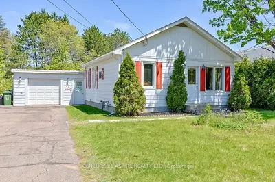2707 PETAWAWA Boulevard, Petawawa, ON K8H 1Y2