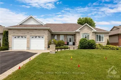 89 Frances Colbert Avenue, Carp - Huntley Ward, On K0a 1l0