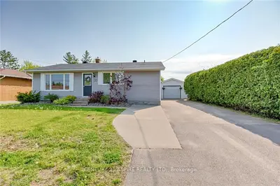 36 John Street, Petawawa, On K8h 1s7