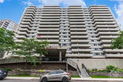 40 LANDRY Street 810, Vanier and Kingsview Park, ON K1L 8K4
