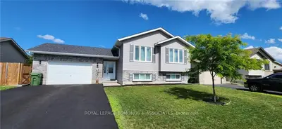 7 Newport Drive, Petawawa, On K8h 0c9