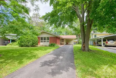 729 FARMINGTON Avenue, Billings Bridge - Riverside Park and Area, ON K1V 7H4