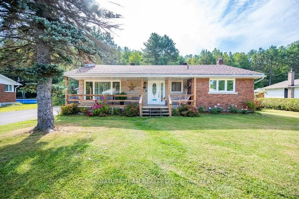 23 Armstrong Road, Petawawa, On K8h 2s2