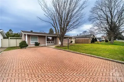 13 Newgale Street, Crystal Bay - Rocky Point - Bayshore, On K2h 5r1