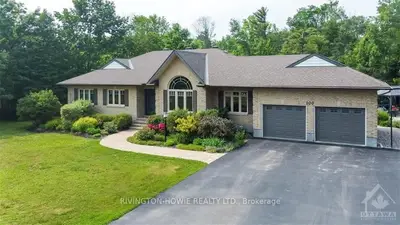 100 Kerry Hill Crescent, Constance Bay - Dunrobin - Kilmaurs - Woodlawn, On K0a 3m0