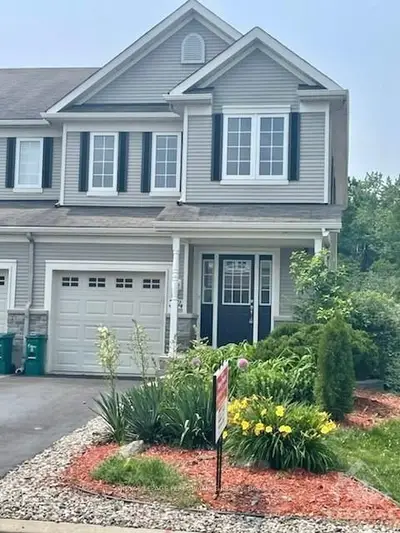 374 Wisteria Crescent, Hunt Club - Windsor Park Village And Area, On K1v 0n9