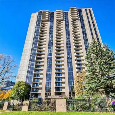1025 Richmond Road 2204, Woodroffe, On K2b 8g8