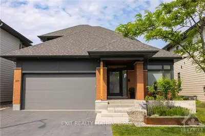 377 SERENADE Crescent, Blossom Park - Airport and Area, ON K1X 0B8
