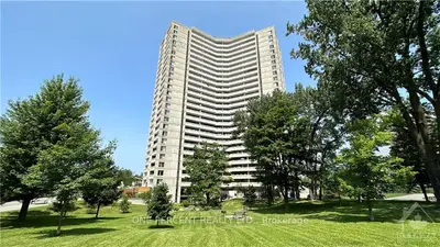 1081 AMBLESIDE Drive 1712, Woodroffe, ON K2B 8C8