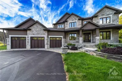 331 SILENT WOOD Grove, Carp - Huntley Ward, ON K0A 1L0