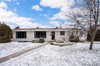 4 Gaynor Place, Crystal Bay - Rocky Point - Bayshore, On K2h 5r9