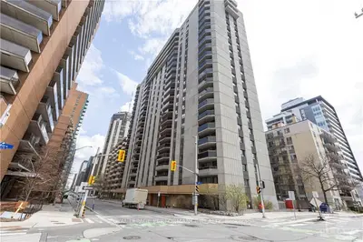 470 Laurier Avenue 2004, Ottawa Centre, On K1r 7w9