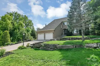 4 SWILKEN BURN Street, Bells Corners and South to Fallowfield, ON K2R 1C1
