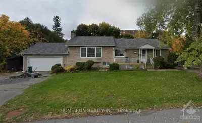 9 GRANTON Avenue, Meadowlands - Crestview and Area, ON K2G 1W5