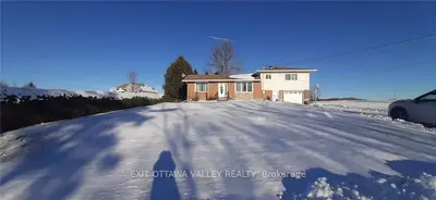 67 MUD LAKE Road, Laurentian Valley, ON K8A 6W4