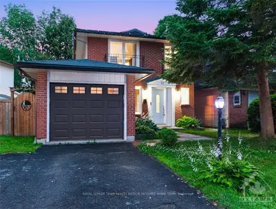 22 Priam Way, Bells Corners And South To Fallowfield, On K2h 8s8