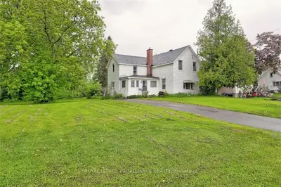 12 Centre Street, Brockville, On K6v 5s5
