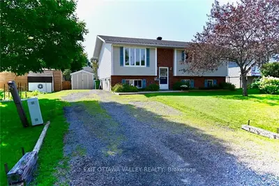 623 Boucher Street, Laurentian Valley, On K8a 8n1
