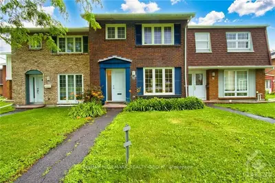 2053 JASMINE Crescent 17, Beacon Hill North - South and Area, ON K1J 7W2