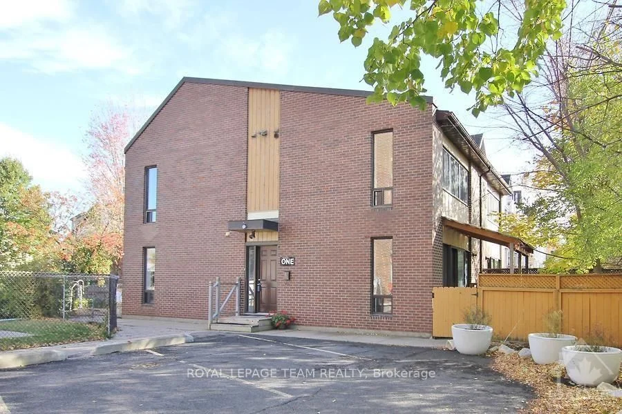 1190 Richmond Road 1, Woodroffe, On K2b 8j3