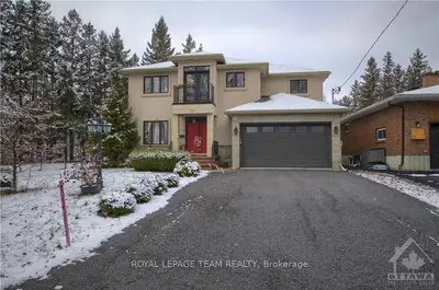 2 Stephanie Avenue, Country Place - Pineglen - Crestview And Area, On K2e 7a9