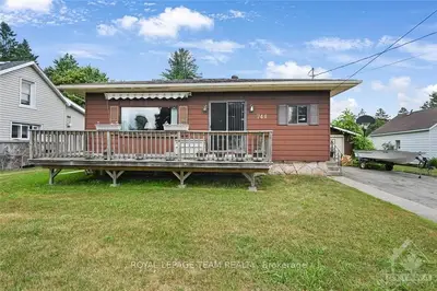 744 PRINCE Street, Prescott, ON K0E 1T0