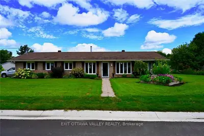 1 Vera Crescent, Whitewater Region, On K0j 1c0