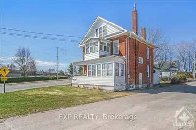 196 Brockville Street E, Smiths Falls, On K7a 3z2