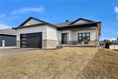 17 Bamagillia Street, Whitewater Region, On K0j 1k0