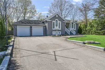 35 Ravenwood Crescent, Petawawa, On K8h 3n1