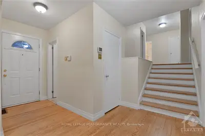 360 Roger Road, Alta Vista And Area, On K1h 5c4