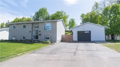 29 Laroche Crescent, Petawawa, On K8h 3b6