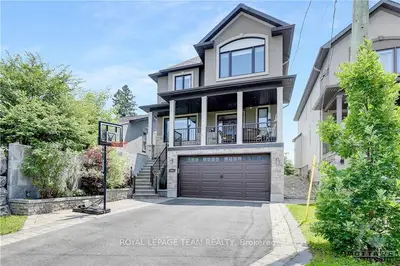 802 WALKLEY Road, Billings Bridge - Riverside Park and Area, ON K1V 6R7