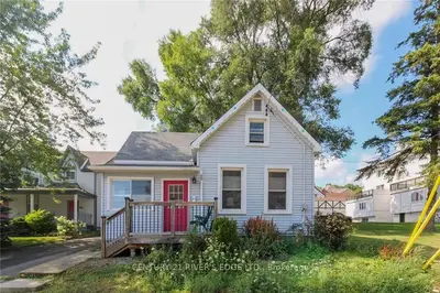 44 WATER Street E, Brockville, ON K6V 1A2