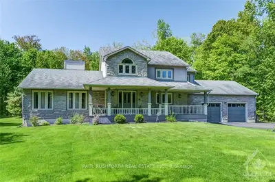 1105 BOSQUE Crescent, Orleans - Cumberland and Area, ON K4C 1C3
