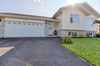 56 Oak Avenue, Petawawa, On K8h 0b5