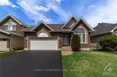 52 LLOYDALEX Crescent, Stittsville - Munster - Richmond, ON K2S 2E8