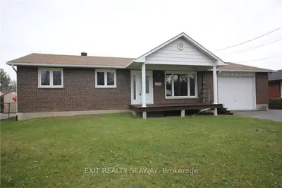 2573 Gravelle Crescent, Blackburn Hamlet, On K1b 3a4