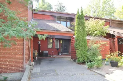 100 Walnut Court, West Centre Town, On K1r 7w2
