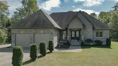 1313 Henan Road, Laurentian Valley, On K8a 6w6