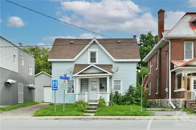 61 Lochiel Street N, Renfrew, On K7v 1w1