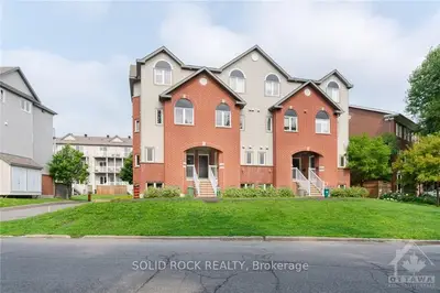 304 LONDON Terrace, Manor Park - Cardinal Glen and Area, ON K1K 2W2