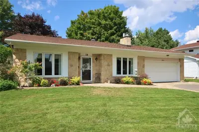 18 Markham Avenue, South Of Baseline To Knoxdale, On K2g 3y2